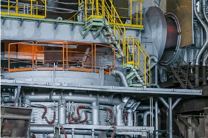 現代製鐵利用高爐-電爐混合製程量產減碳鋼板